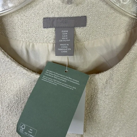 H&M NWT WOMEN’S  SHORT JACKET LONG SLEEVE  GOLD COLOR BUTTON DETAIL  SZ M - Picture 5 of 6